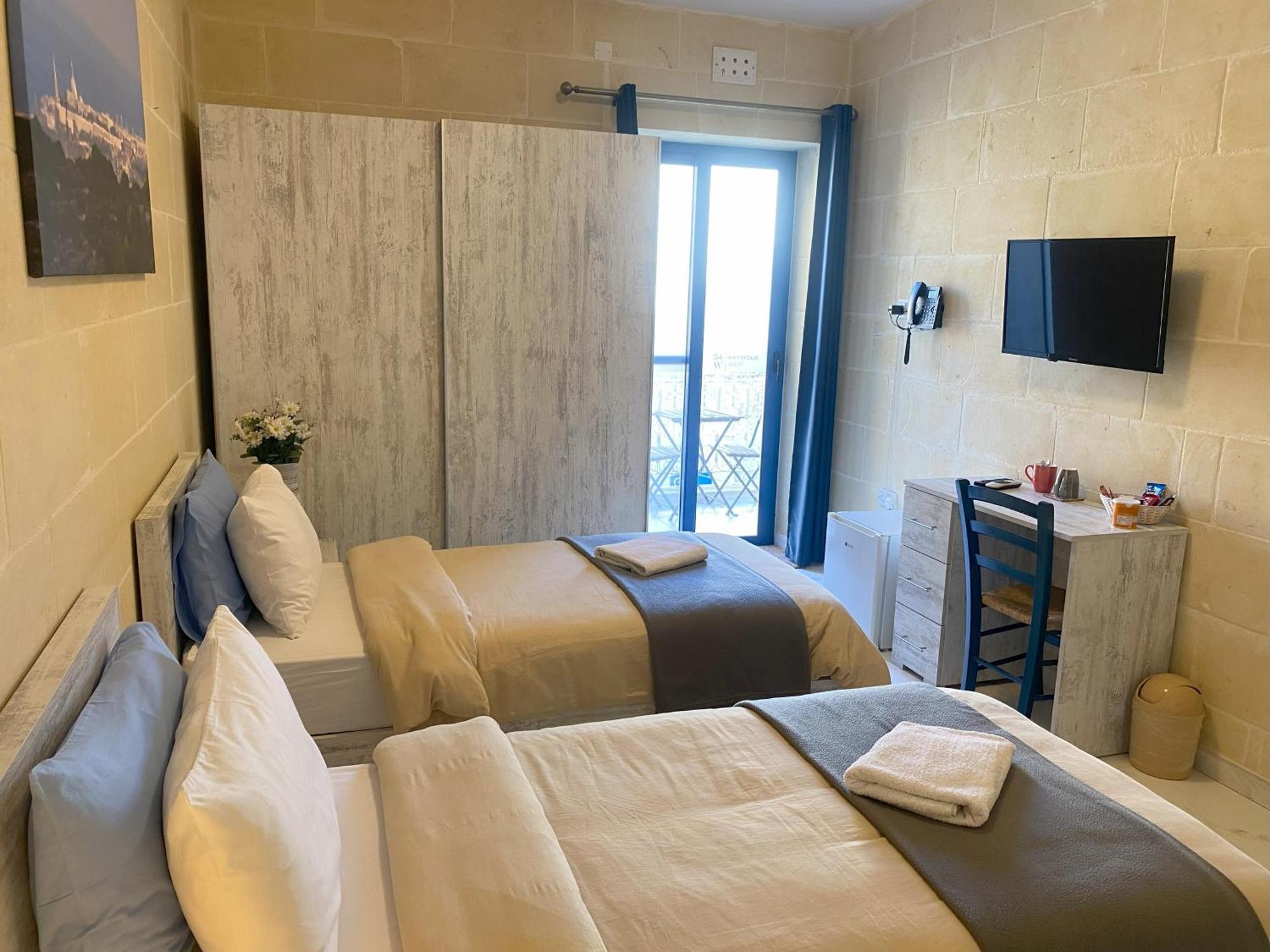 Bed and Breakfast Fiftyfour West Boutique Living Għarb Exterior foto