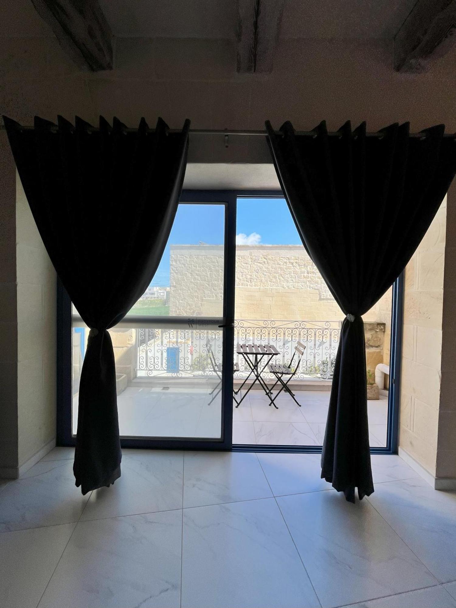 Bed and Breakfast Fiftyfour West Boutique Living Għarb Exterior foto
