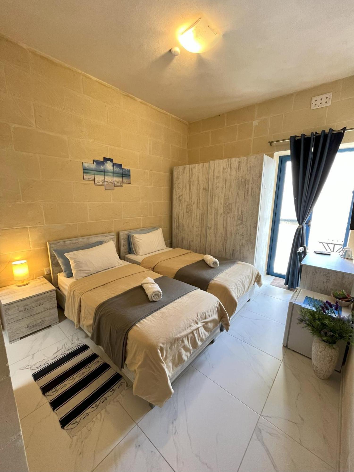 Bed and Breakfast Fiftyfour West Boutique Living Għarb Exterior foto