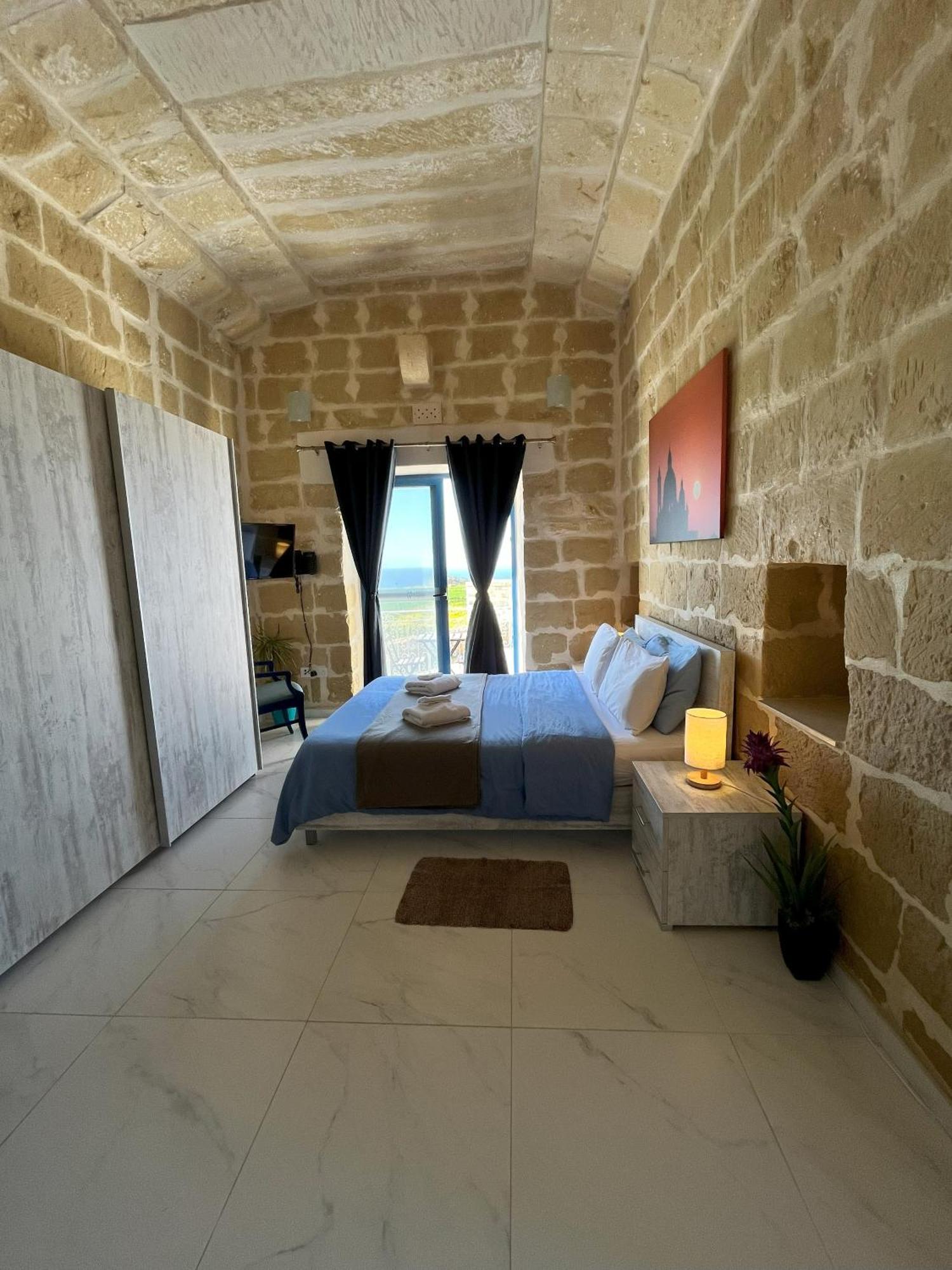Bed and Breakfast Fiftyfour West Boutique Living Għarb Exterior foto