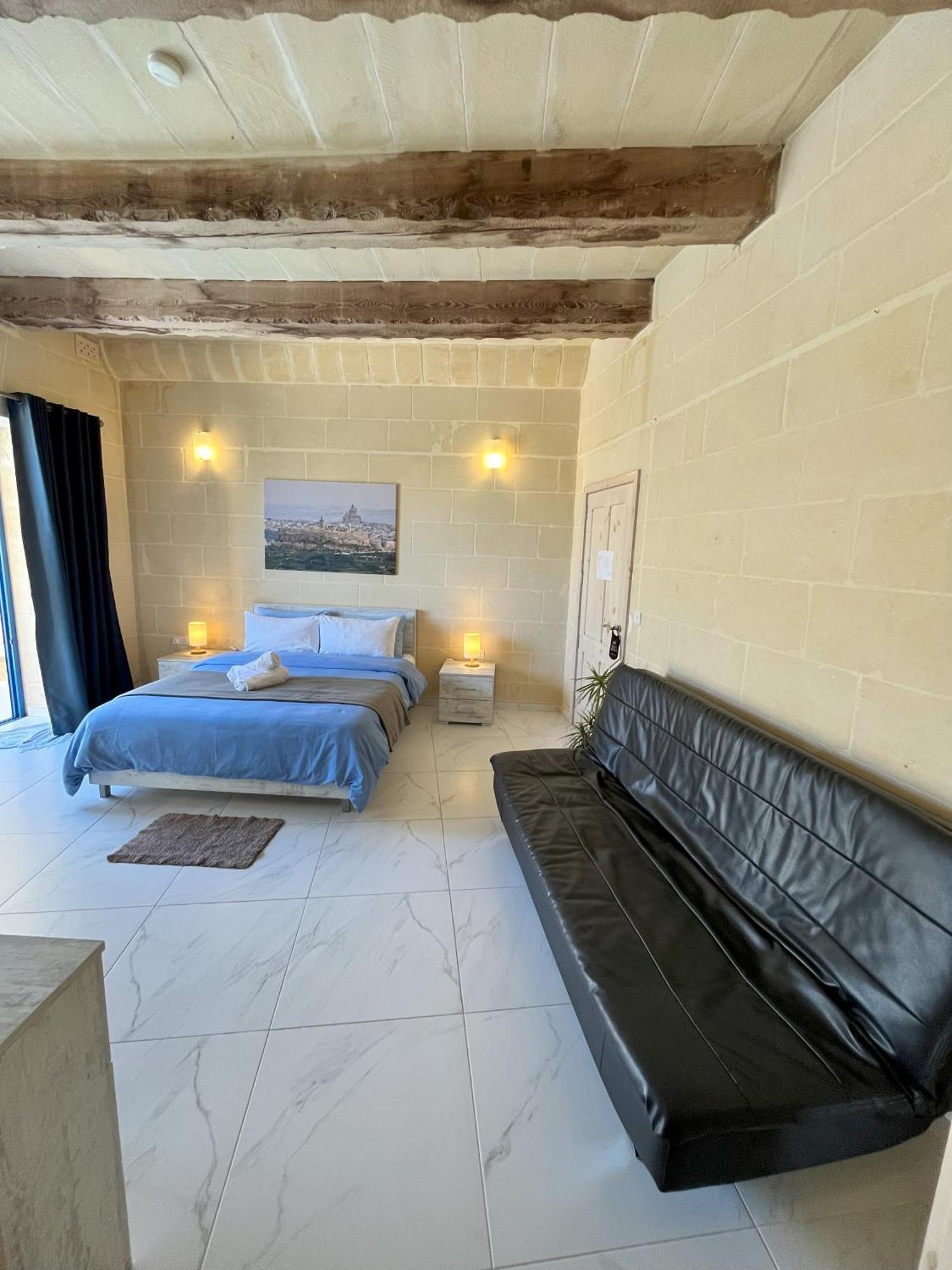 Bed and Breakfast Fiftyfour West Boutique Living Għarb Exterior foto