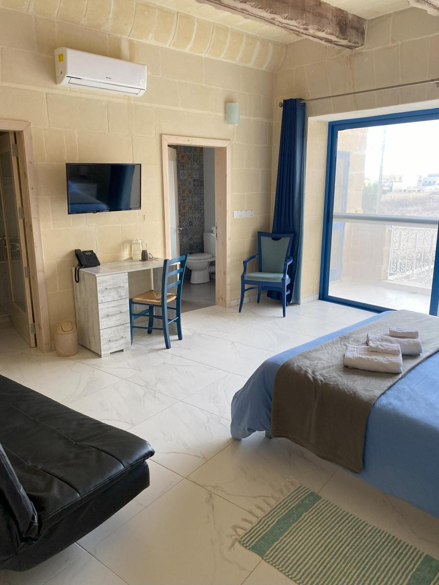 Bed and Breakfast Fiftyfour West Boutique Living Għarb Exterior foto