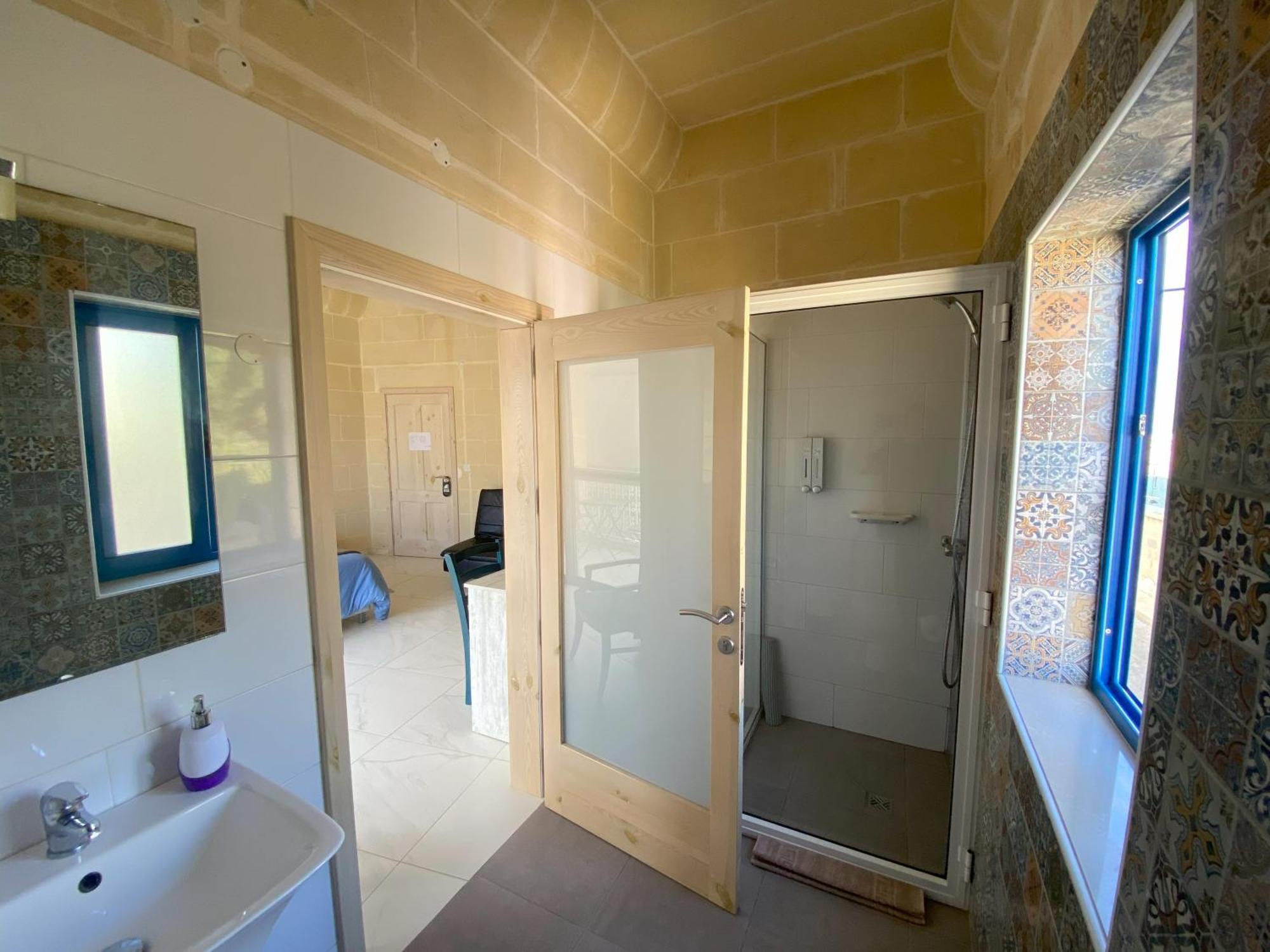 Bed and Breakfast Fiftyfour West Boutique Living Għarb Exterior foto