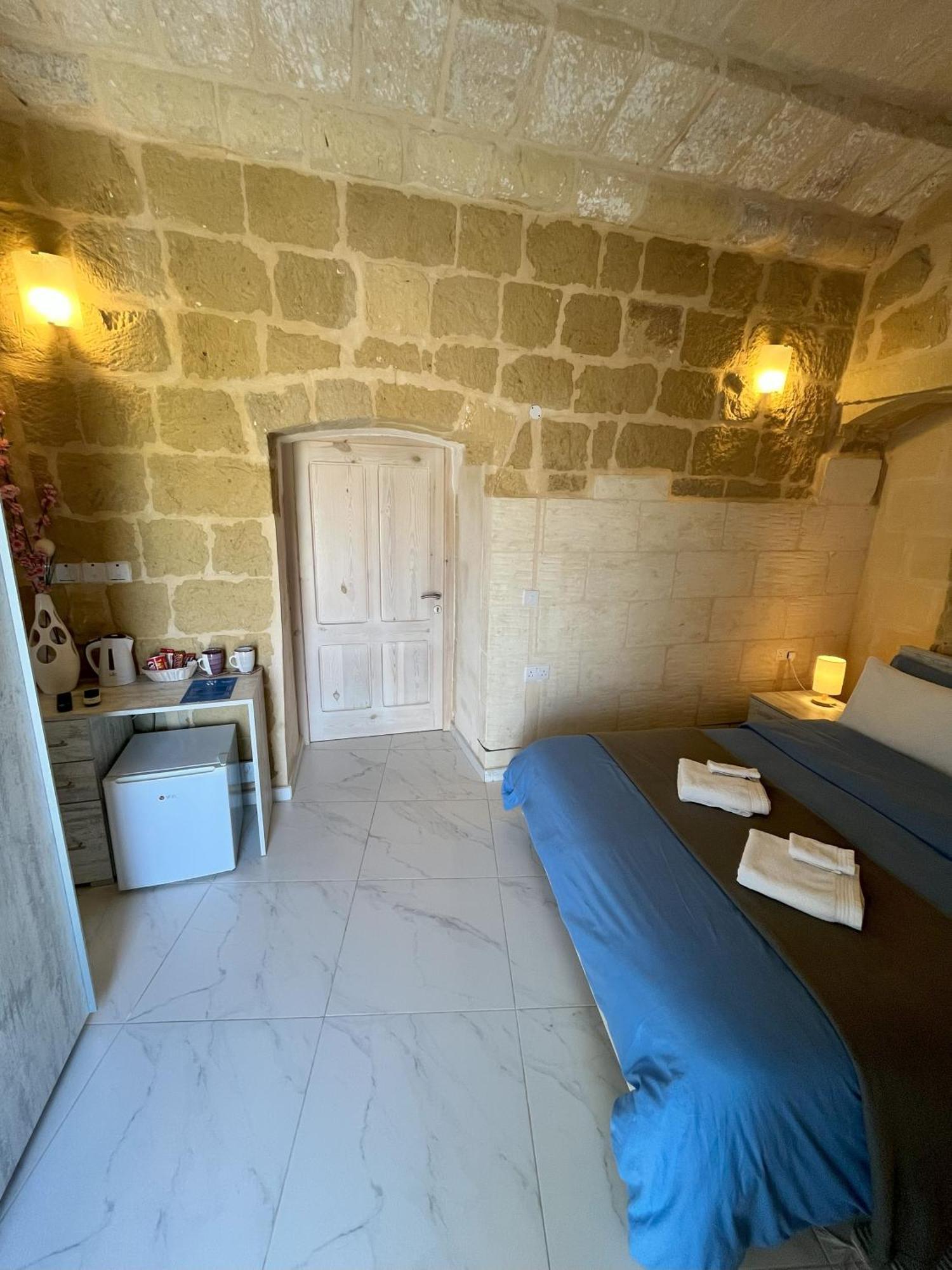 Bed and Breakfast Fiftyfour West Boutique Living Għarb Exterior foto